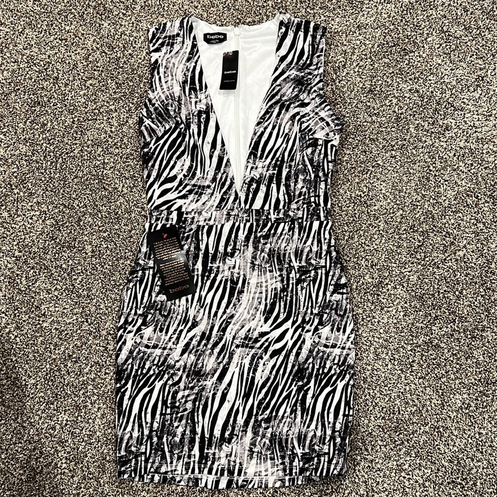 ✳️NWT✳️bebe Plunging Neckline Scuba Dress